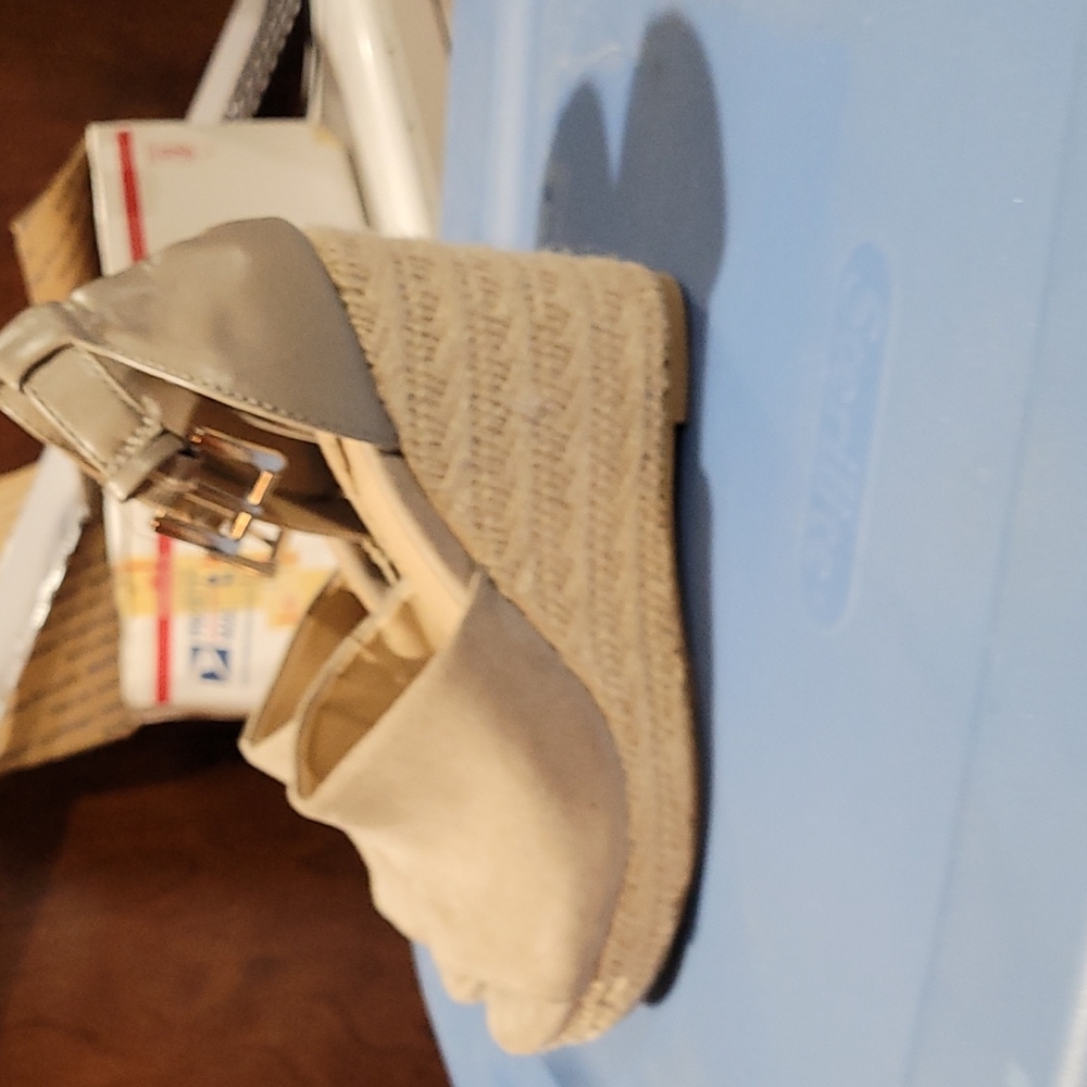 Sandals - Picture 2 of 3